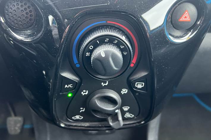 Blå Toyota Aygo fra 2018