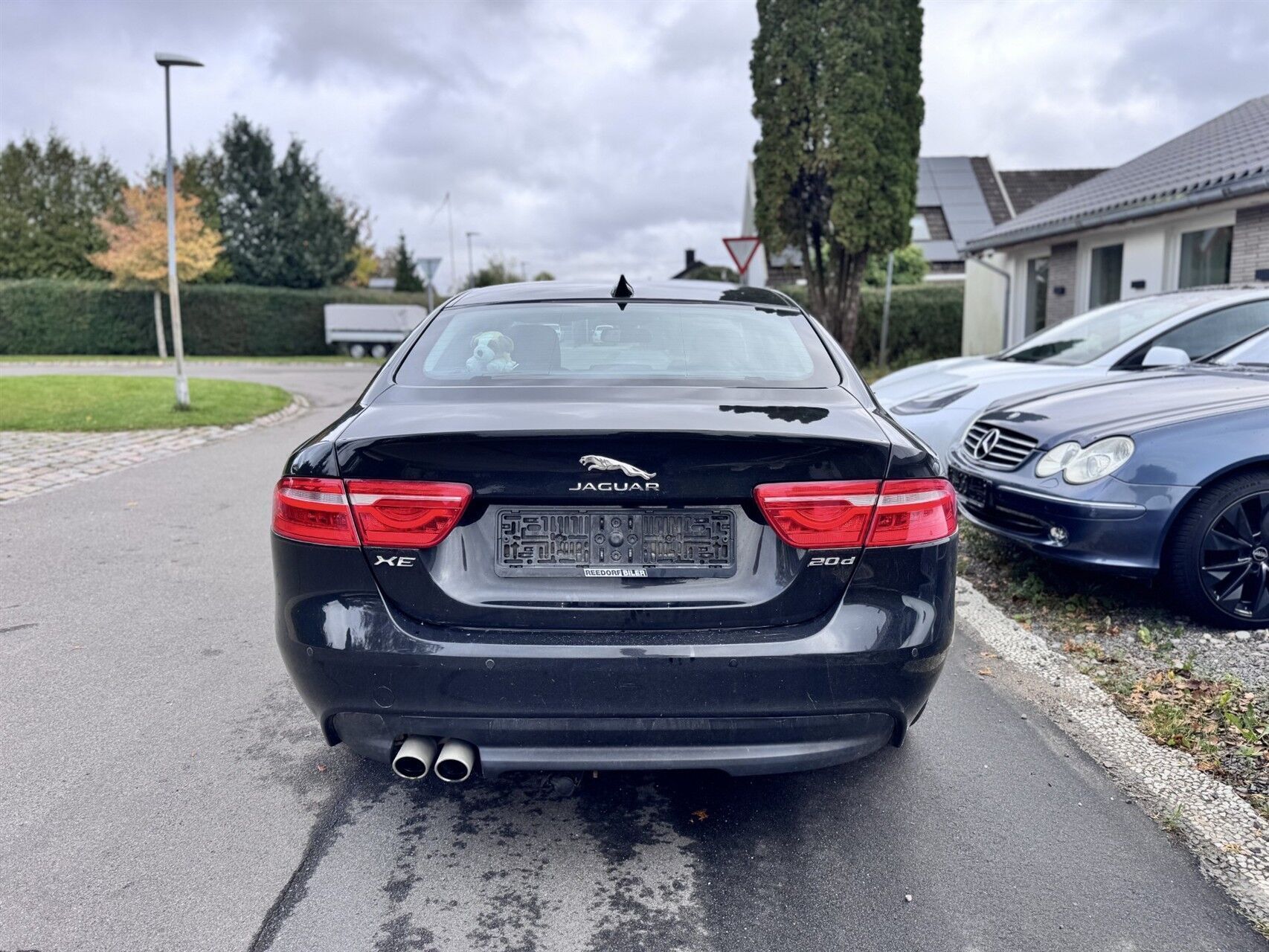 Sort Jaguar XE fra 2018