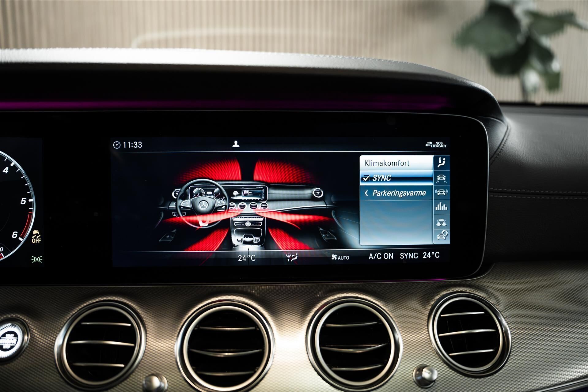 Sølv Mercedes E220 d fra 2019