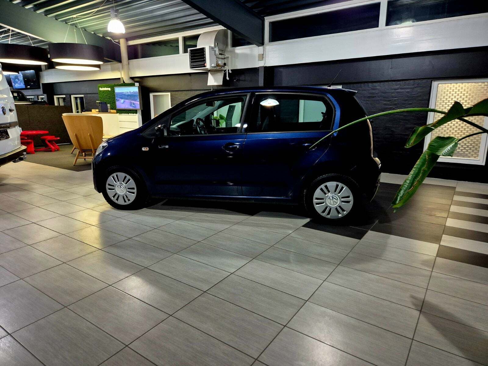 Blå VW UP! fra 2014