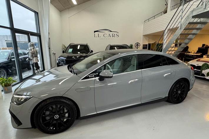 Grå Mercedes EQE350 fra 2023