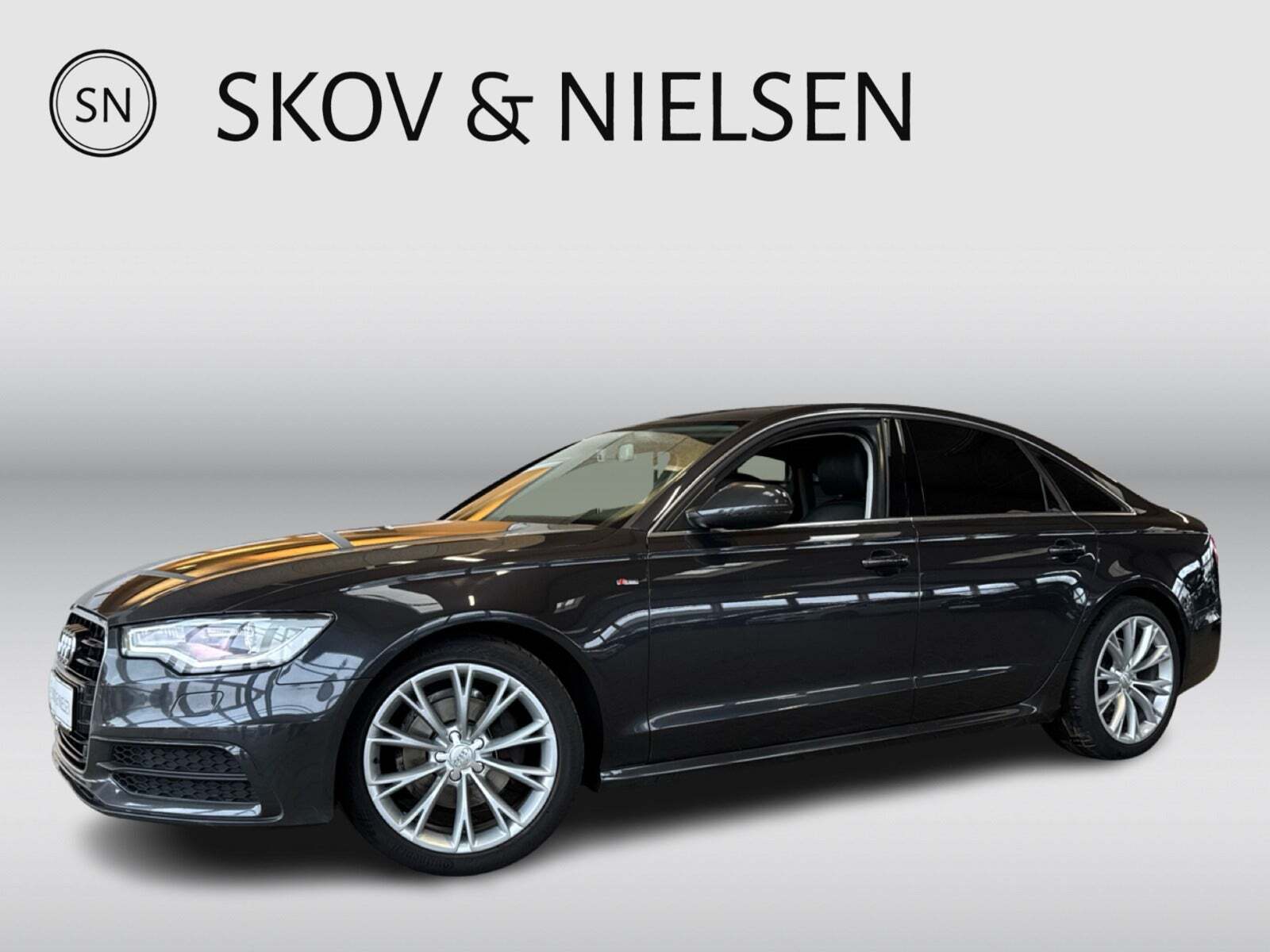 Grå Audi A6 fra 2014