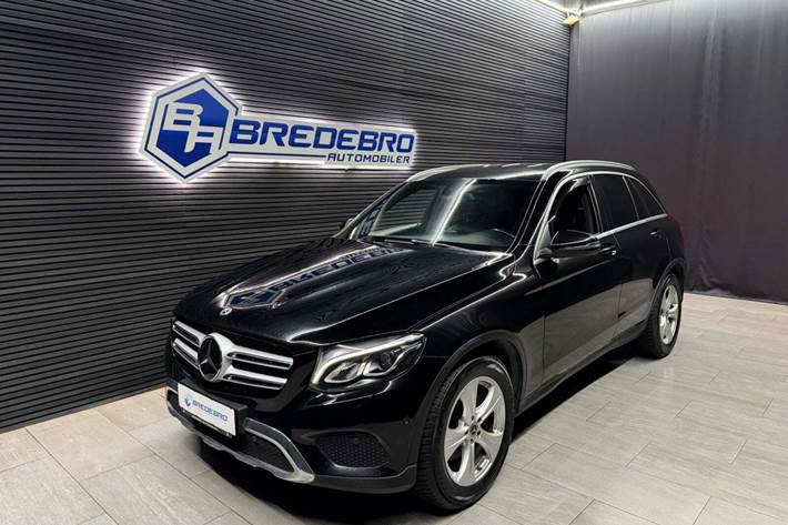 Sort Mercedes GLC350 d fra 2017 set udefra