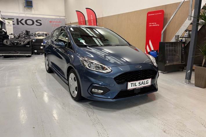 Blå Ford Fiesta fra 2020 set udefra