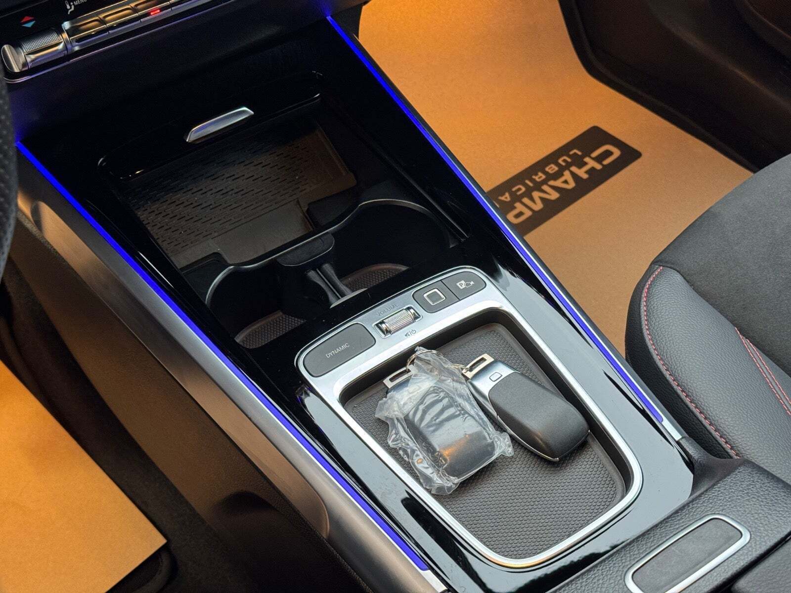 Blå Mercedes EQB300 fra 2024