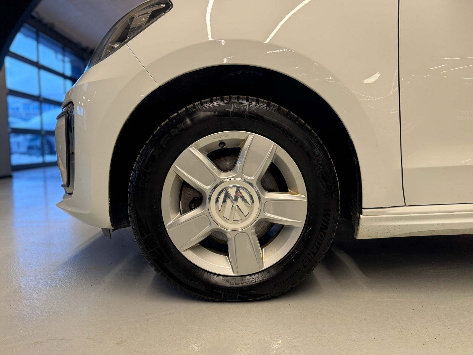 Hvid VW E-UP! fra 2021