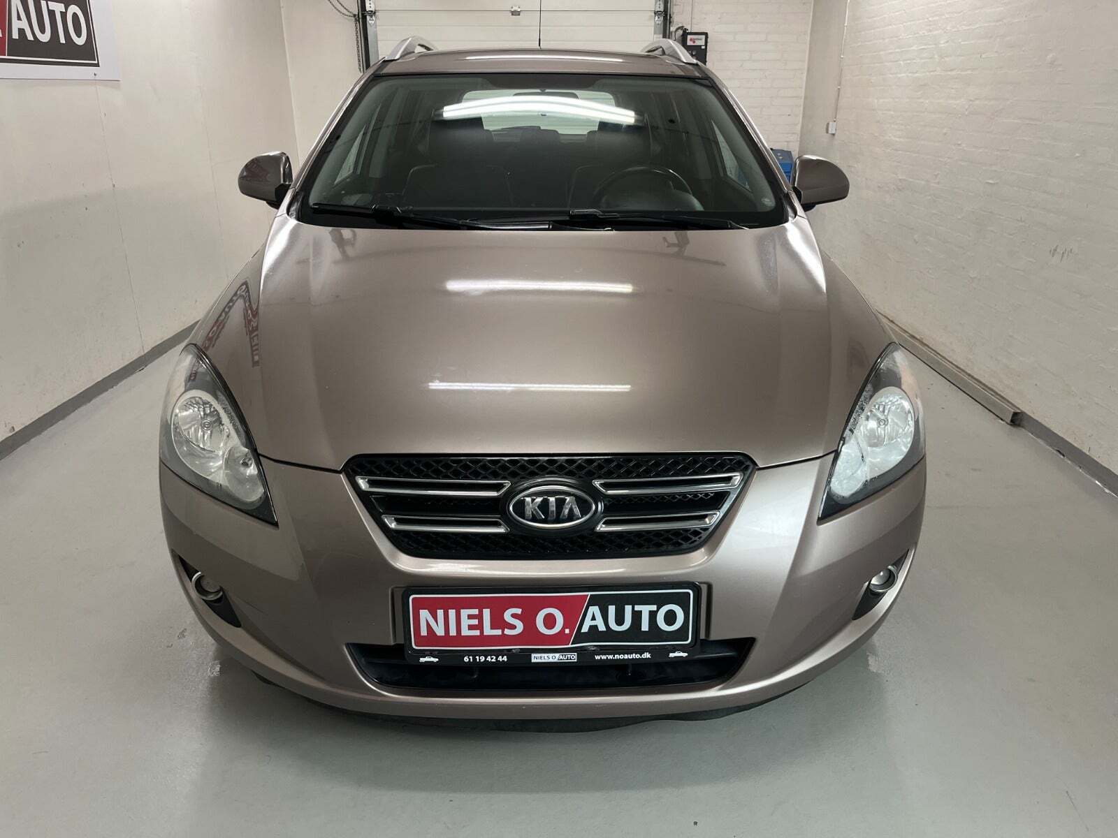 Orange Kia Ceed fra 2008