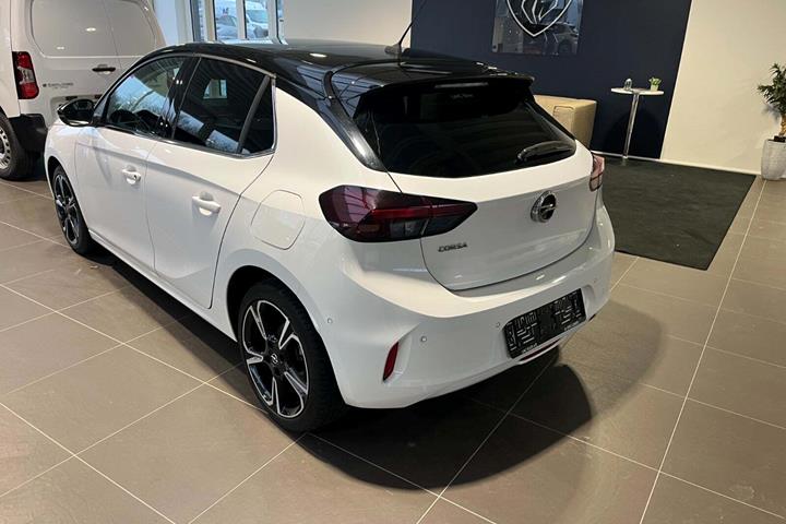Hvid Opel Corsa fra 2020