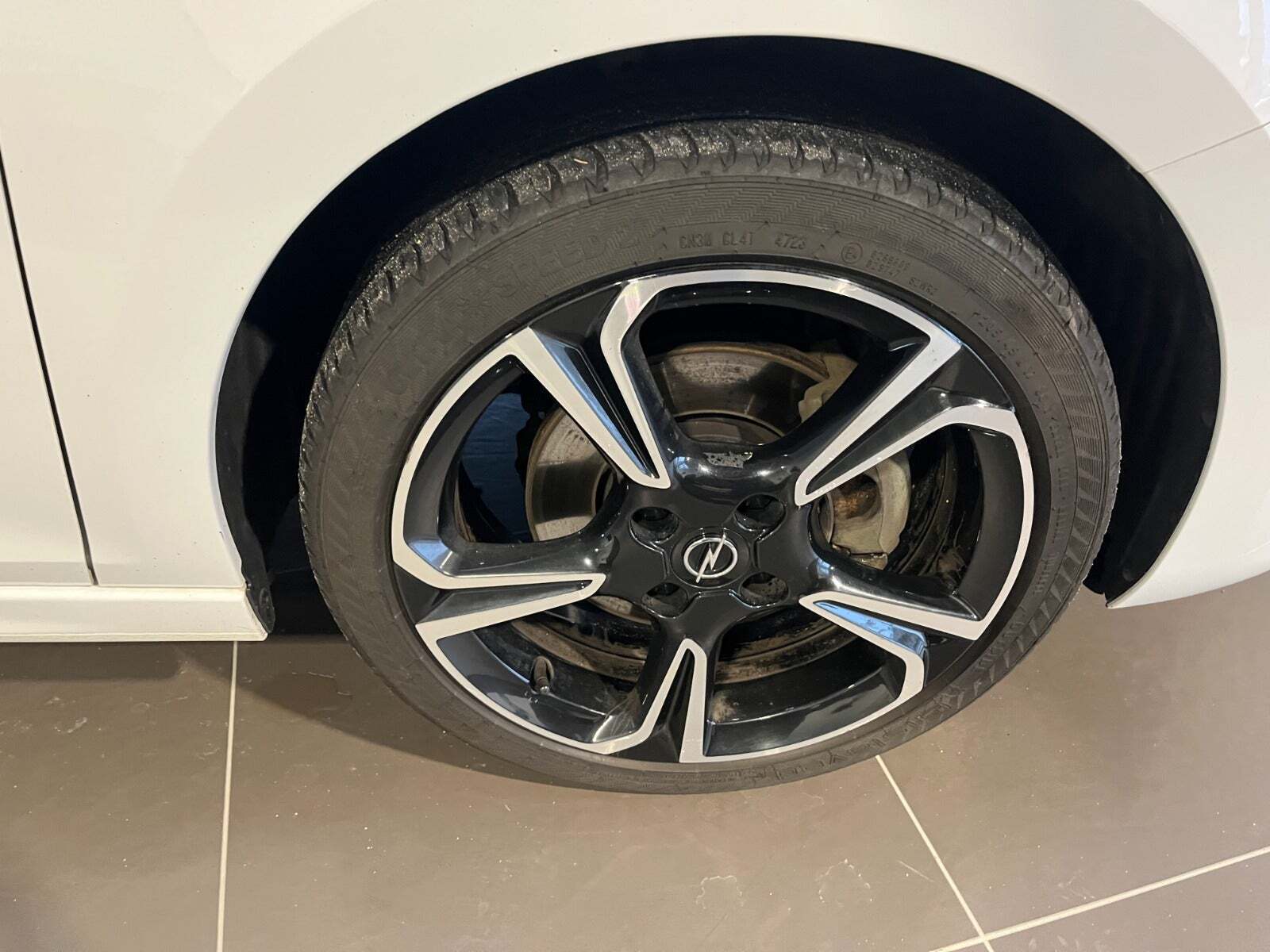 Hvid Opel Corsa fra 2020