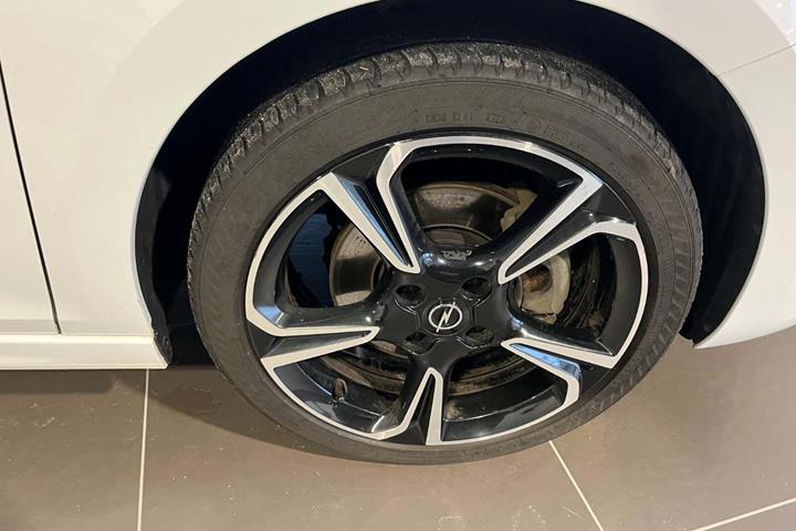 Hvid Opel Corsa fra 2020
