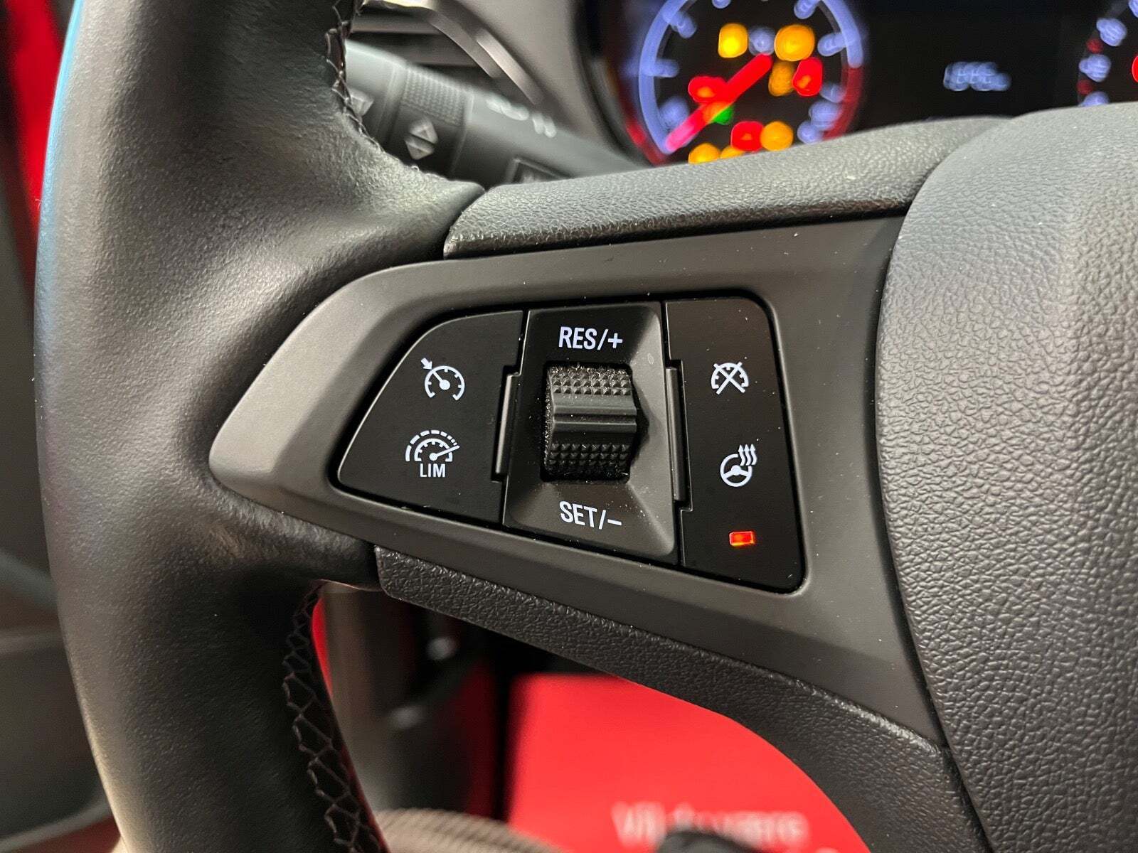 Rød Opel Karl fra 2018