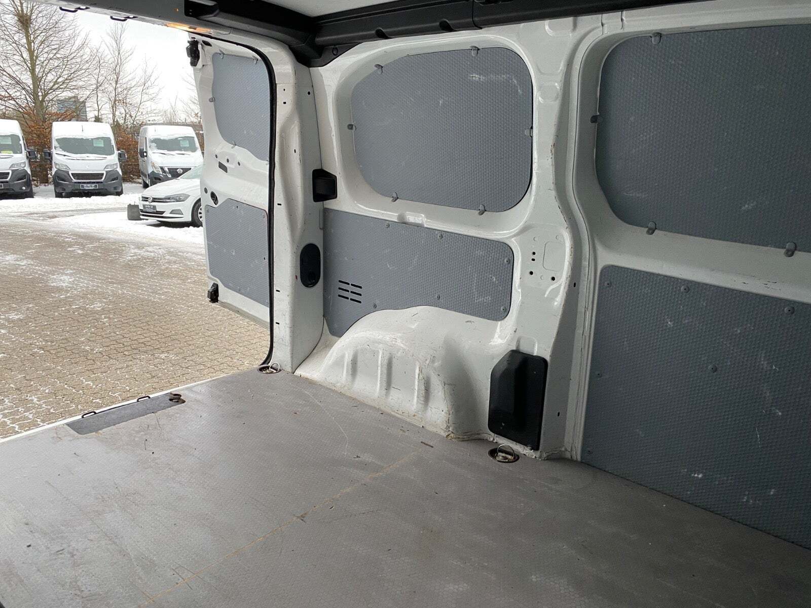 Hvid Peugeot Expert fra 2021