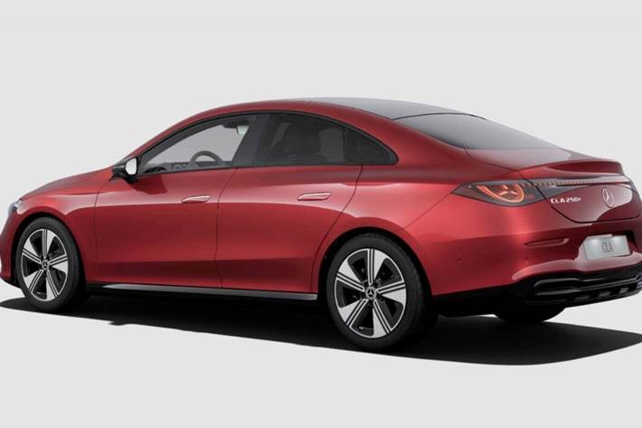 Rød Mercedes CLA250+ fra 2025