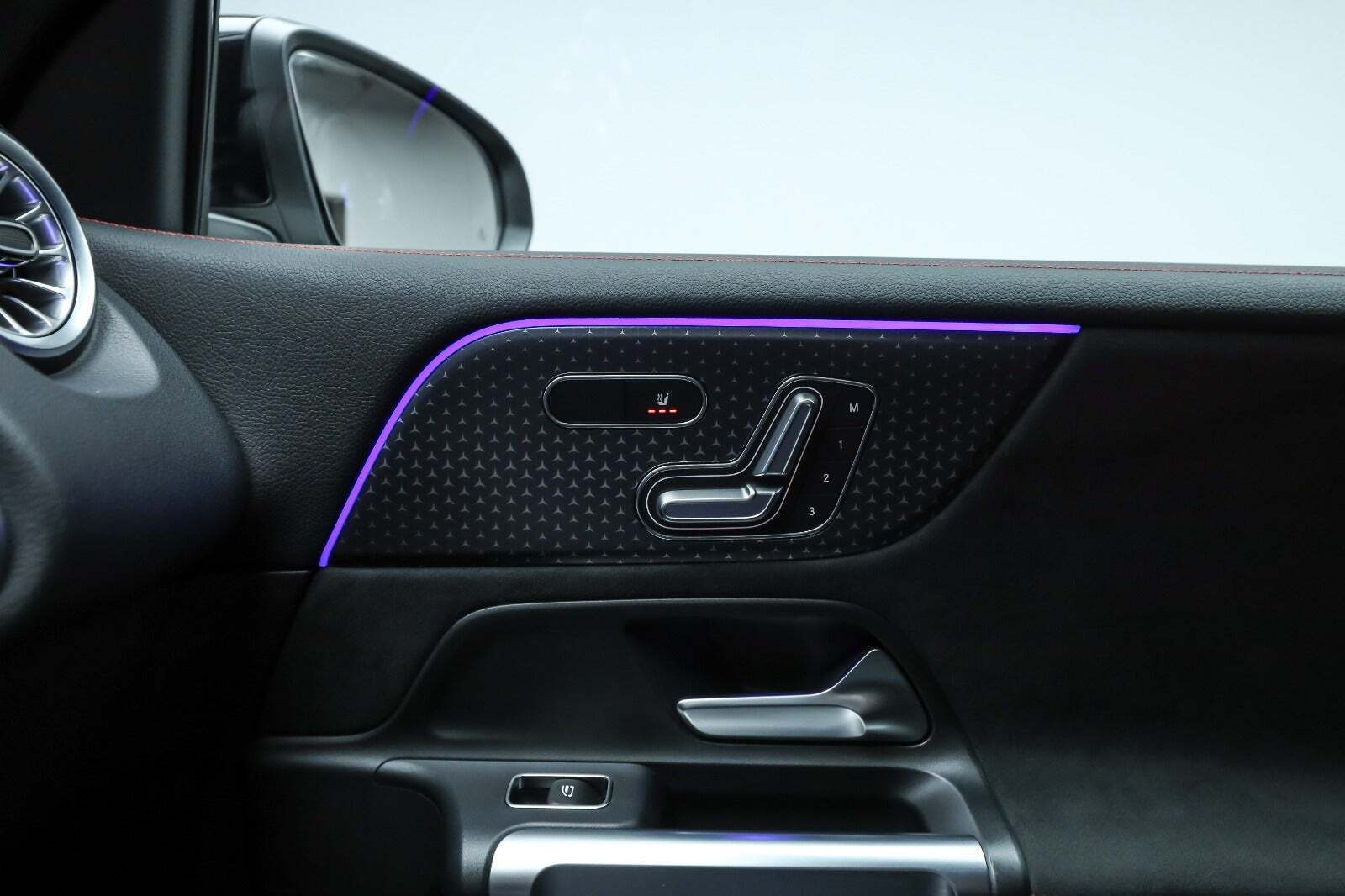 Sort Mercedes EQB250+ fra 2025