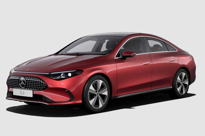 Rød Mercedes CLA250+ fra 2025 set udefra