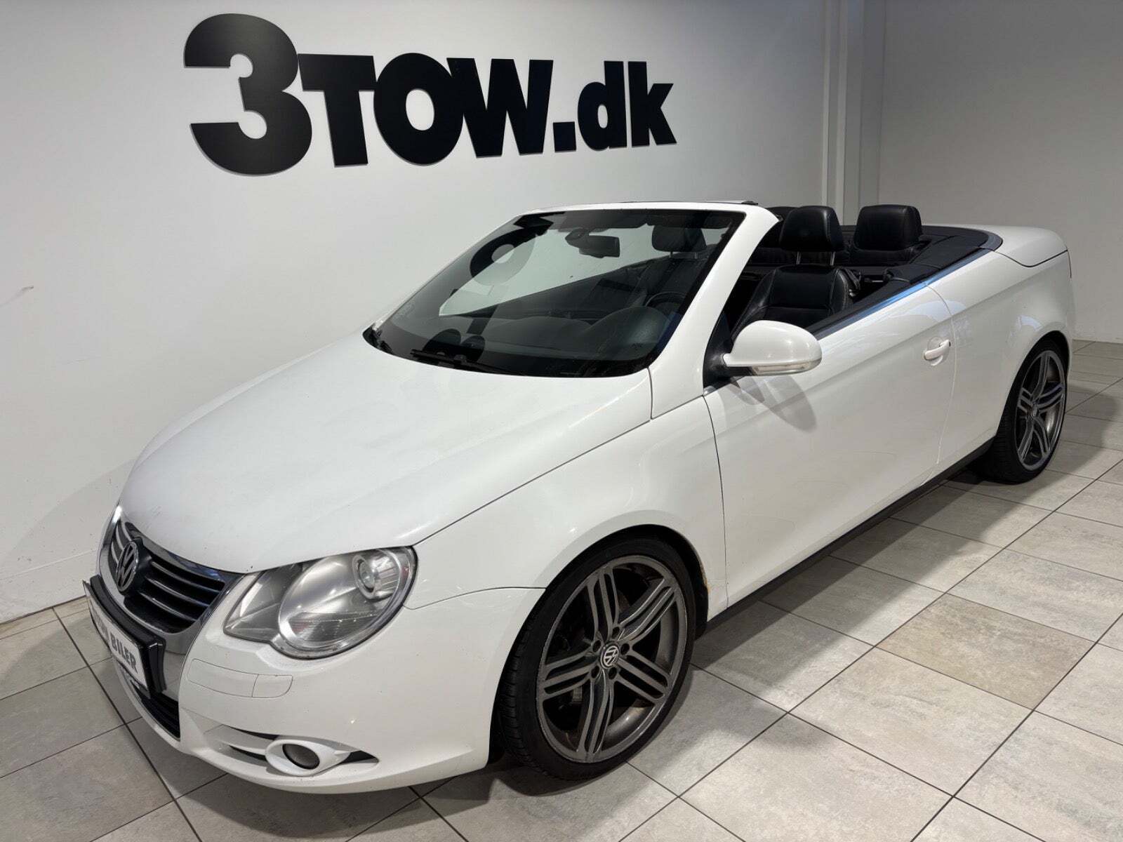 Hvid VW Eos fra 2008 set udefra