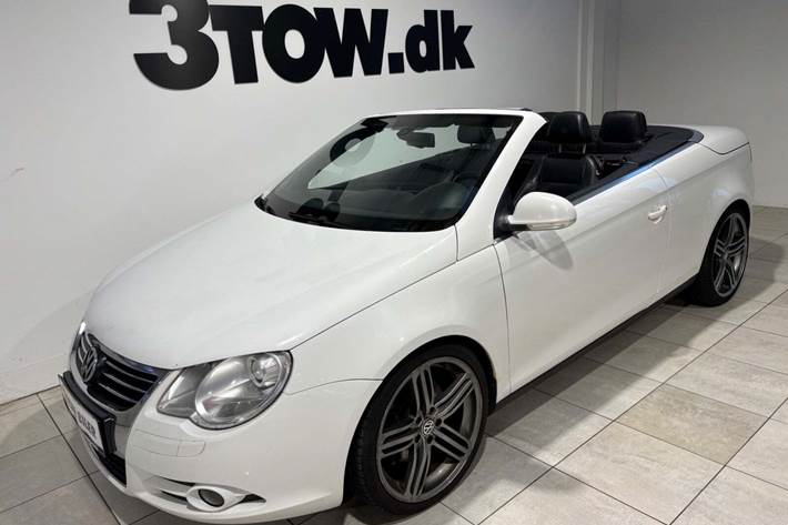 Hvid VW Eos fra 2008 set udefra