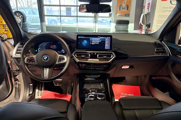 Orange BMW iX3 fra 2023