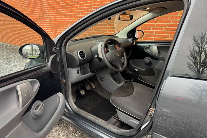 undefined Peugeot 107 fra 2010