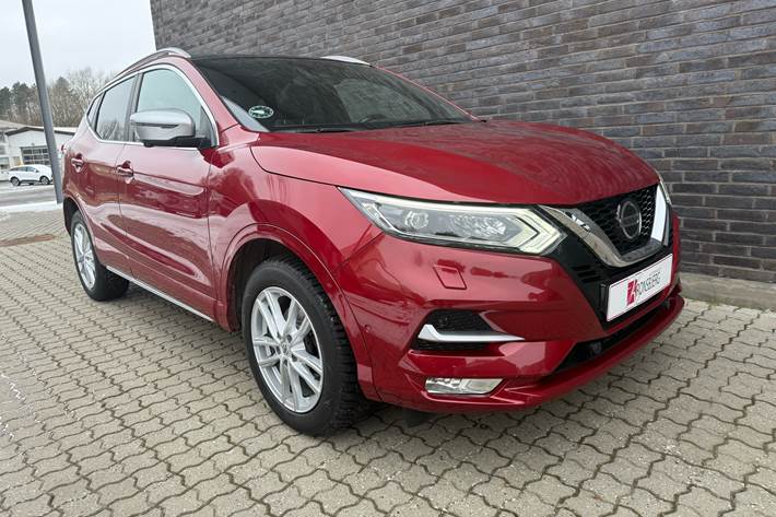 Rød Nissan Qashqai fra 2019 set udefra