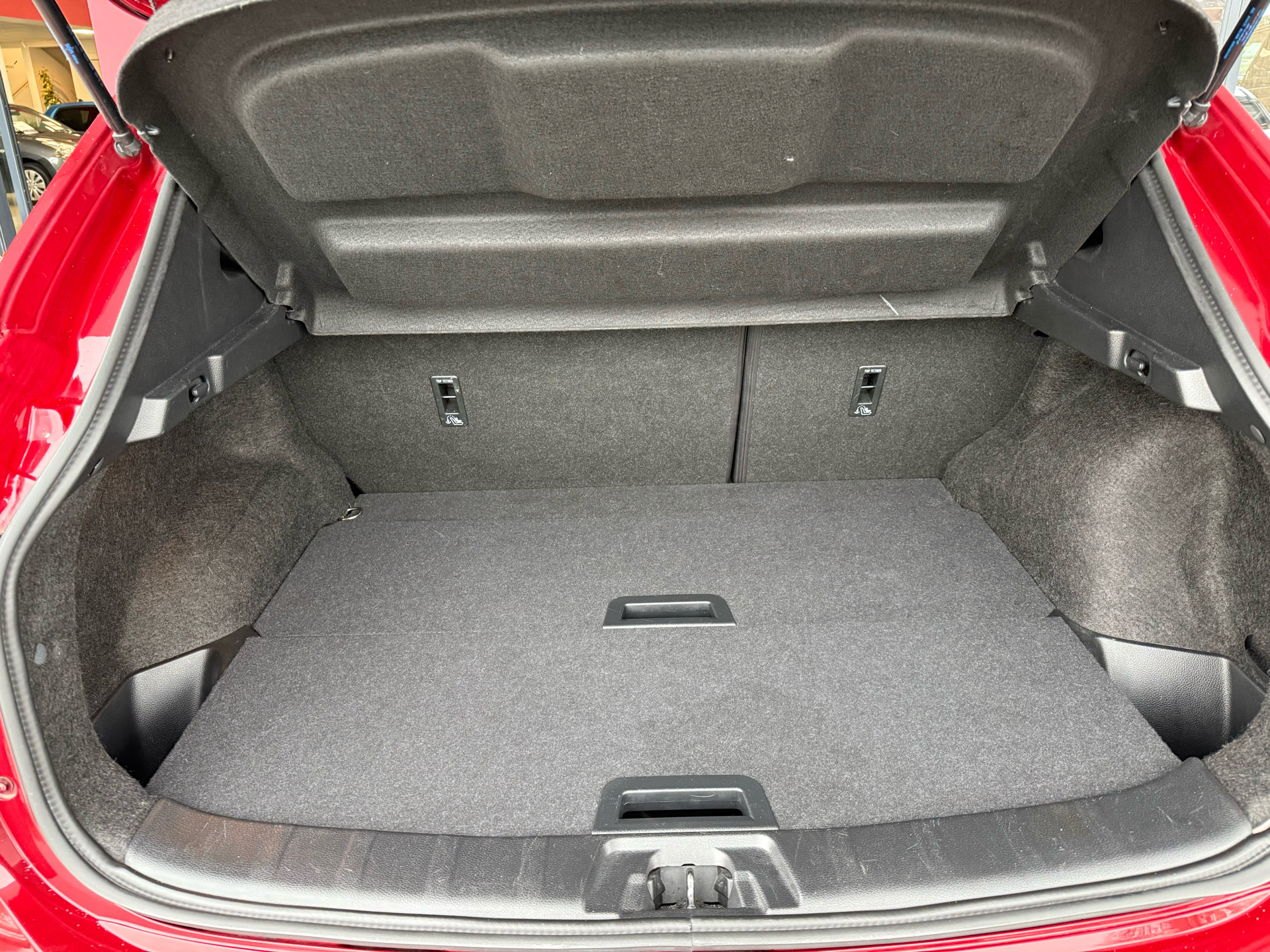 Rød Nissan Qashqai fra 2019