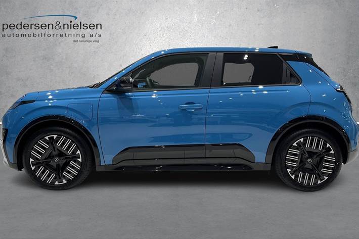 Blå Nissan Micra fra 2025