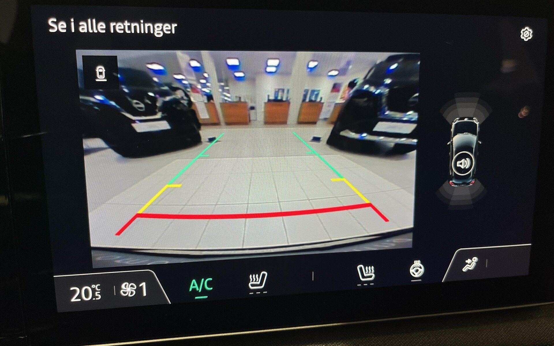 Blå Nissan Micra fra 2025