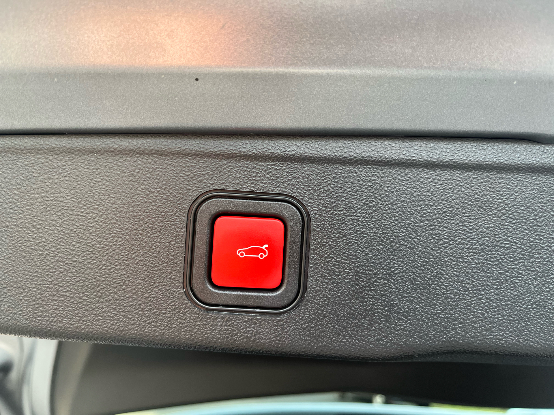 Grå Jeep Avenger fra 2024