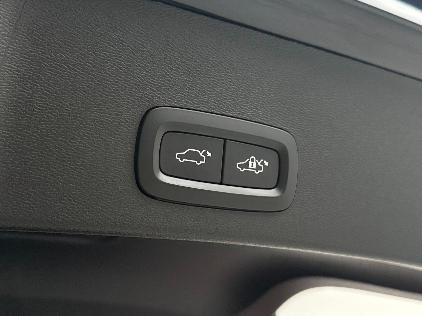 Sort Volvo XC40 fra 2022