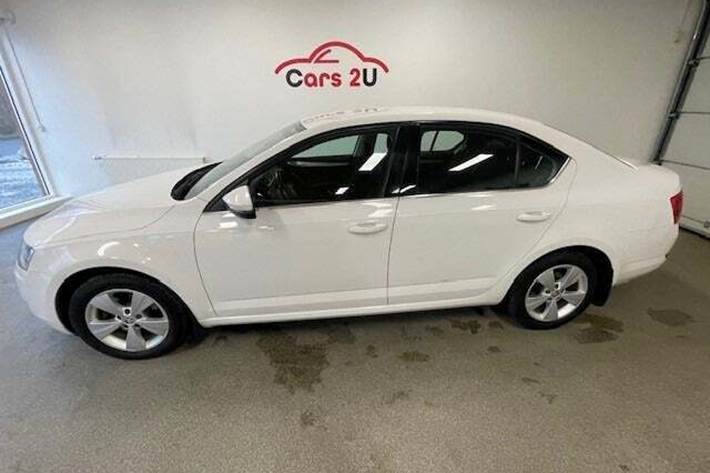 Hvid Skoda Octavia fra 2017