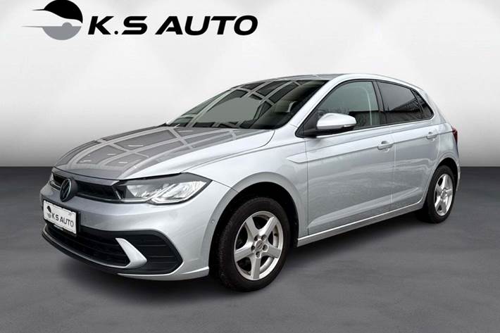 Sølv VW Polo fra 2022 set udefra