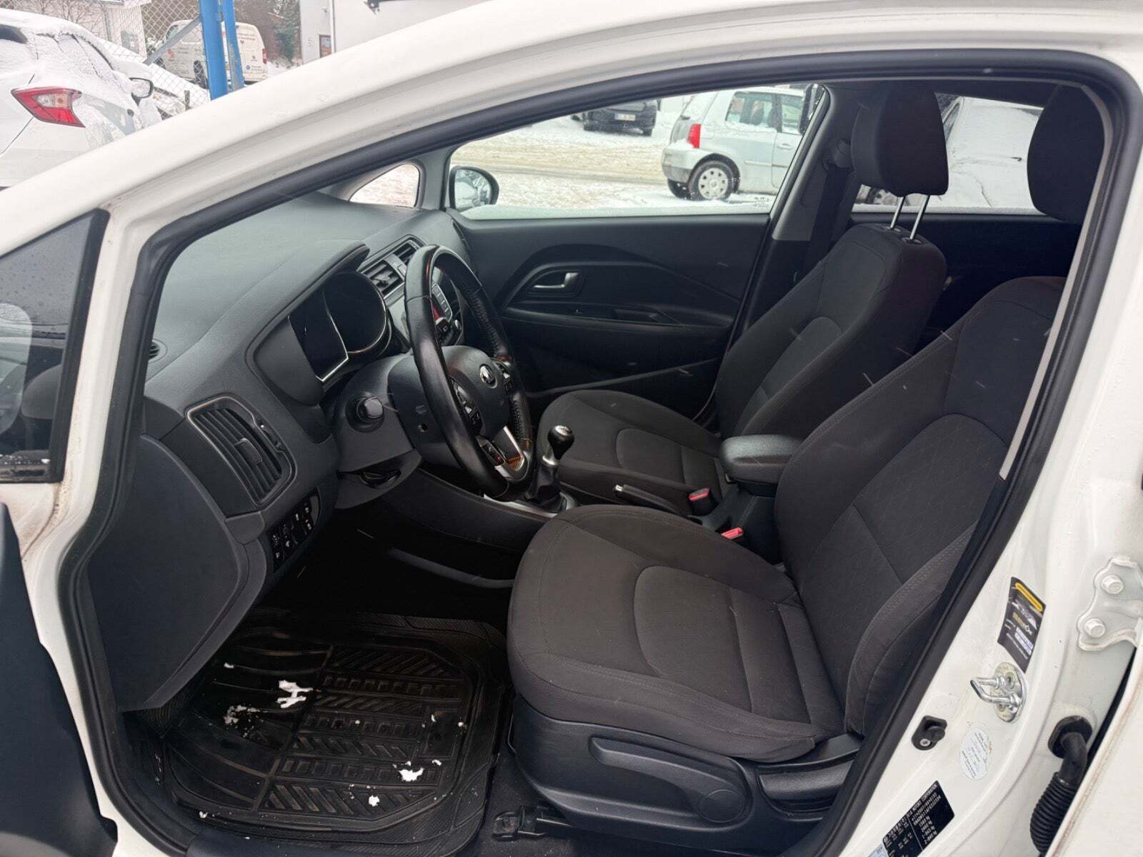 Hvid Kia Rio fra 2015