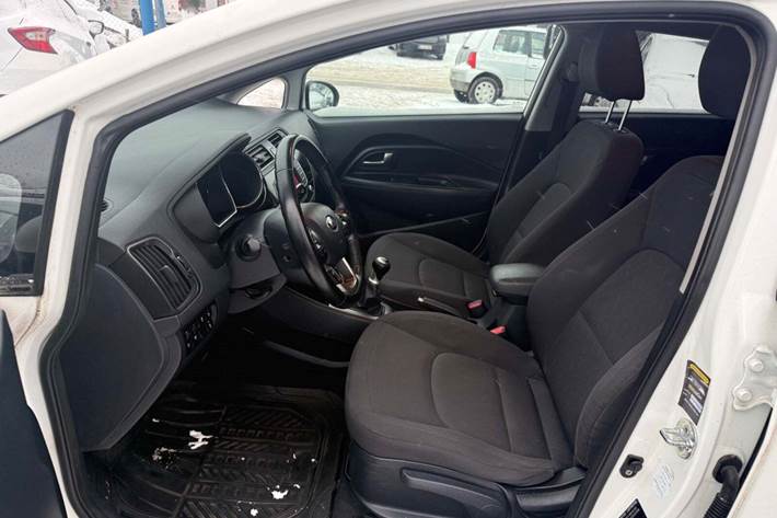 Hvid Kia Rio fra 2015