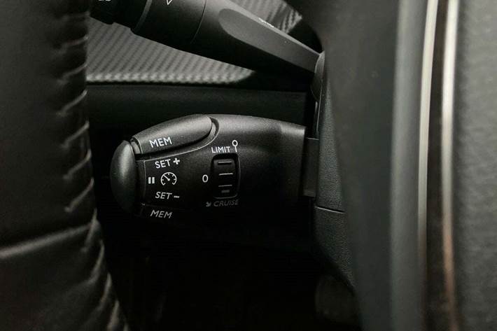 Hvid Peugeot e-208 fra 2021