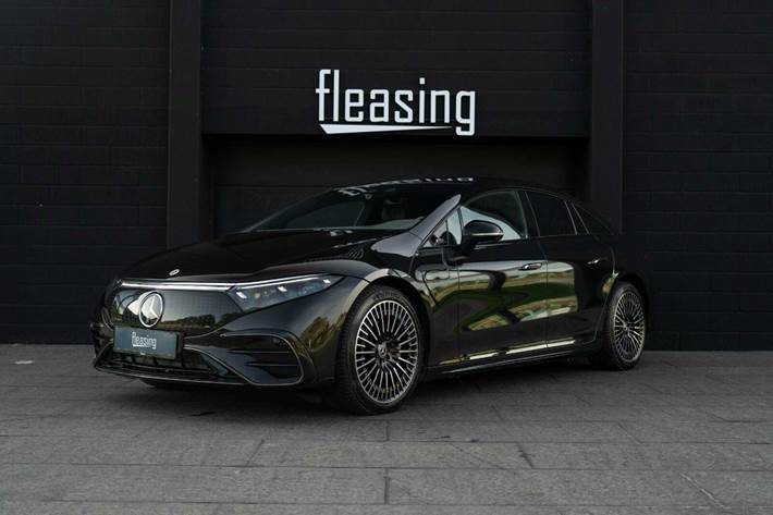 Sort Mercedes EQS580 fra 2022 set udefra