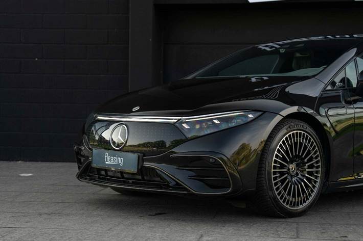 Sort Mercedes EQS580 fra 2022