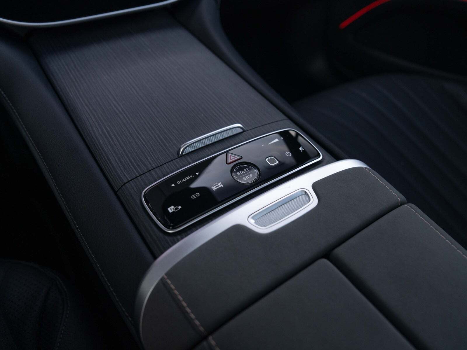 Sort Mercedes EQS580 fra 2022