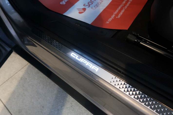 Grå Cupra Tavascan fra 2024