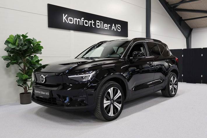 Sort Volvo XC40 fra 2022 set udefra