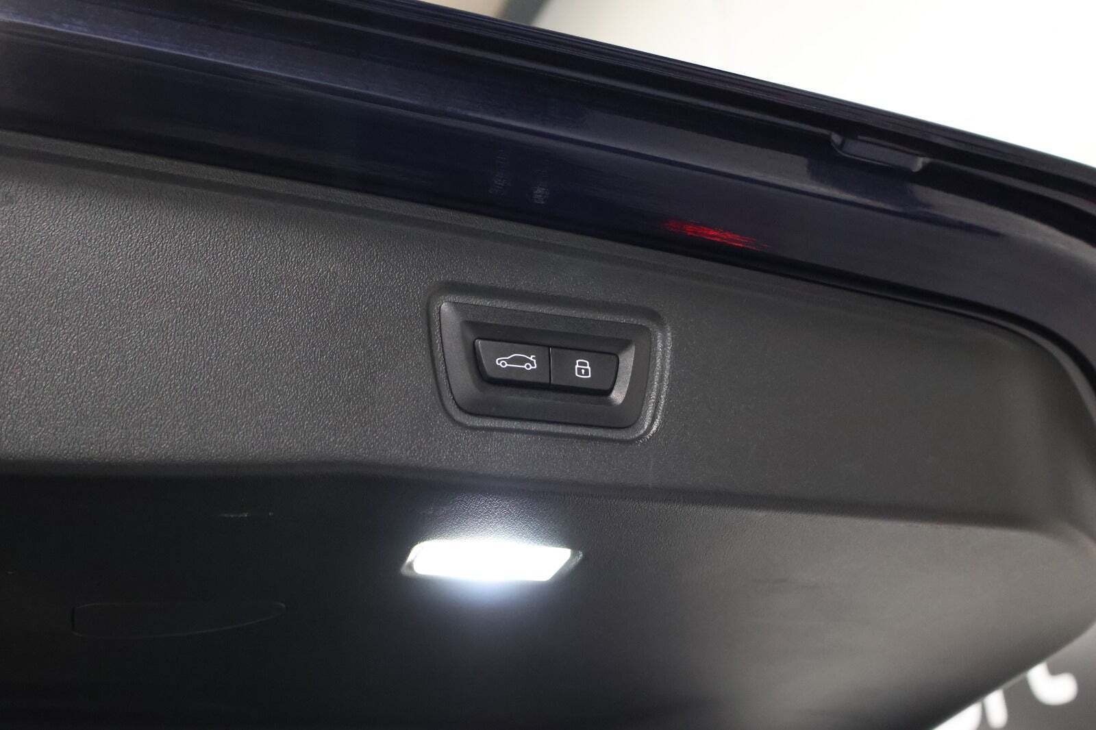 Blå BMW i5 fra 2025