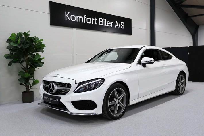 Hvid Mercedes C200 fra 2016 set udefra