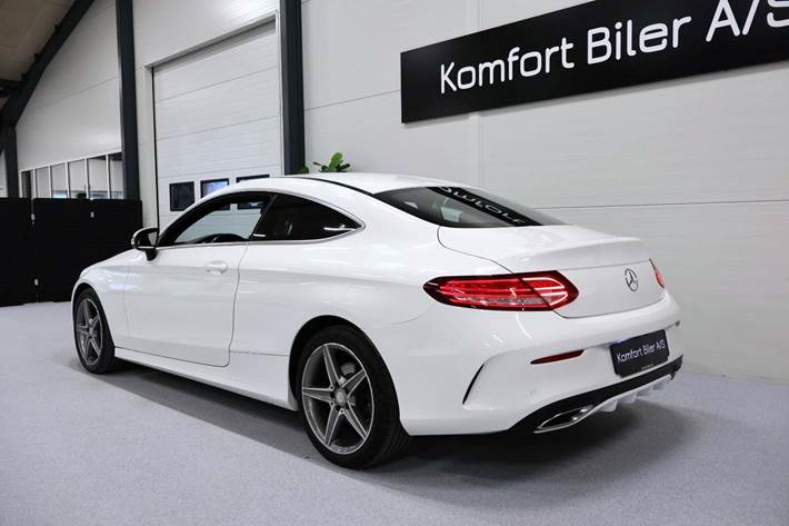 Hvid Mercedes C200 fra 2016
