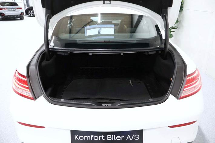 Hvid Mercedes C200 fra 2016