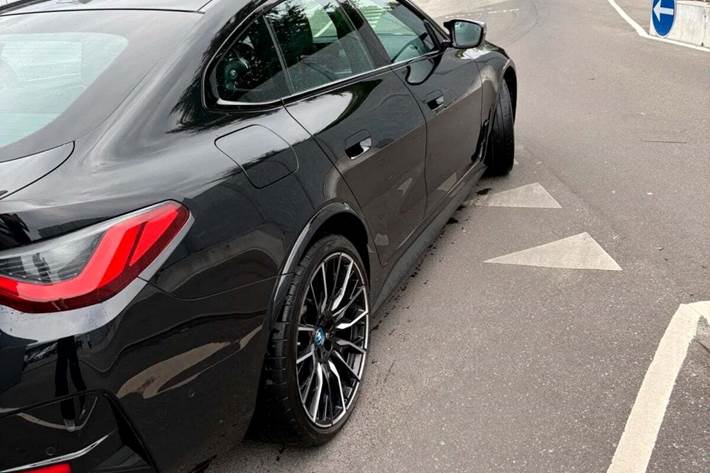 Sort BMW i4 fra 2023