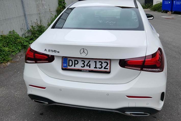 Grå Mercedes A250 e fra 2022