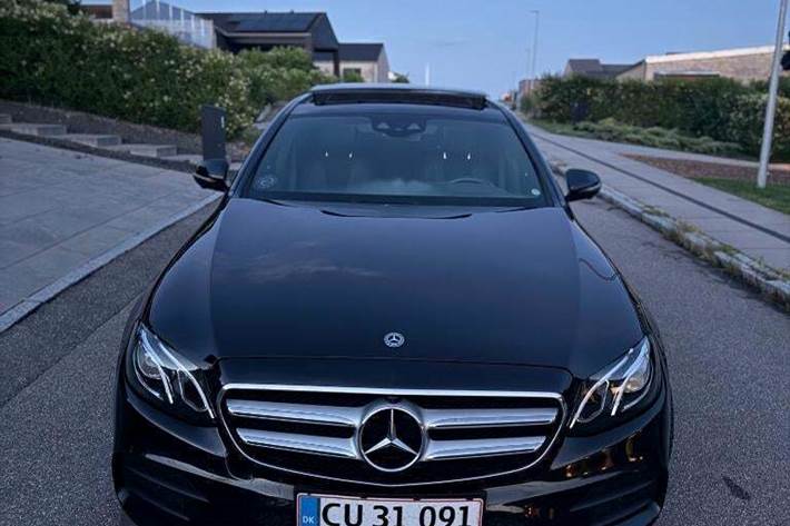 Sort Mercedes E220 d fra 2019
