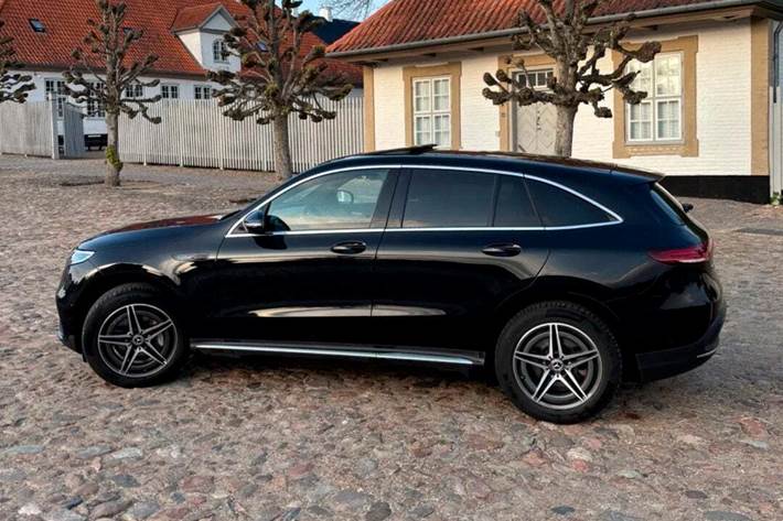 Sort Mercedes EQC400 fra 2020