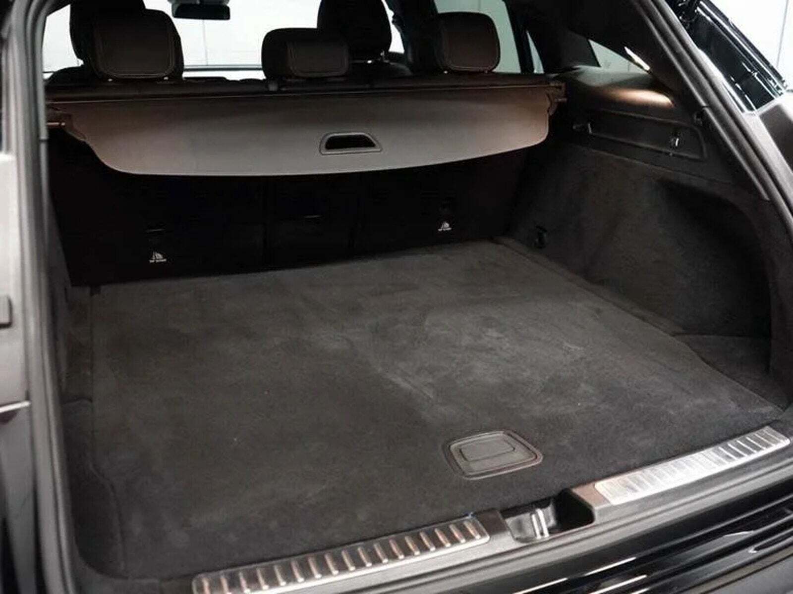 Sort Mercedes EQC400 fra 2020