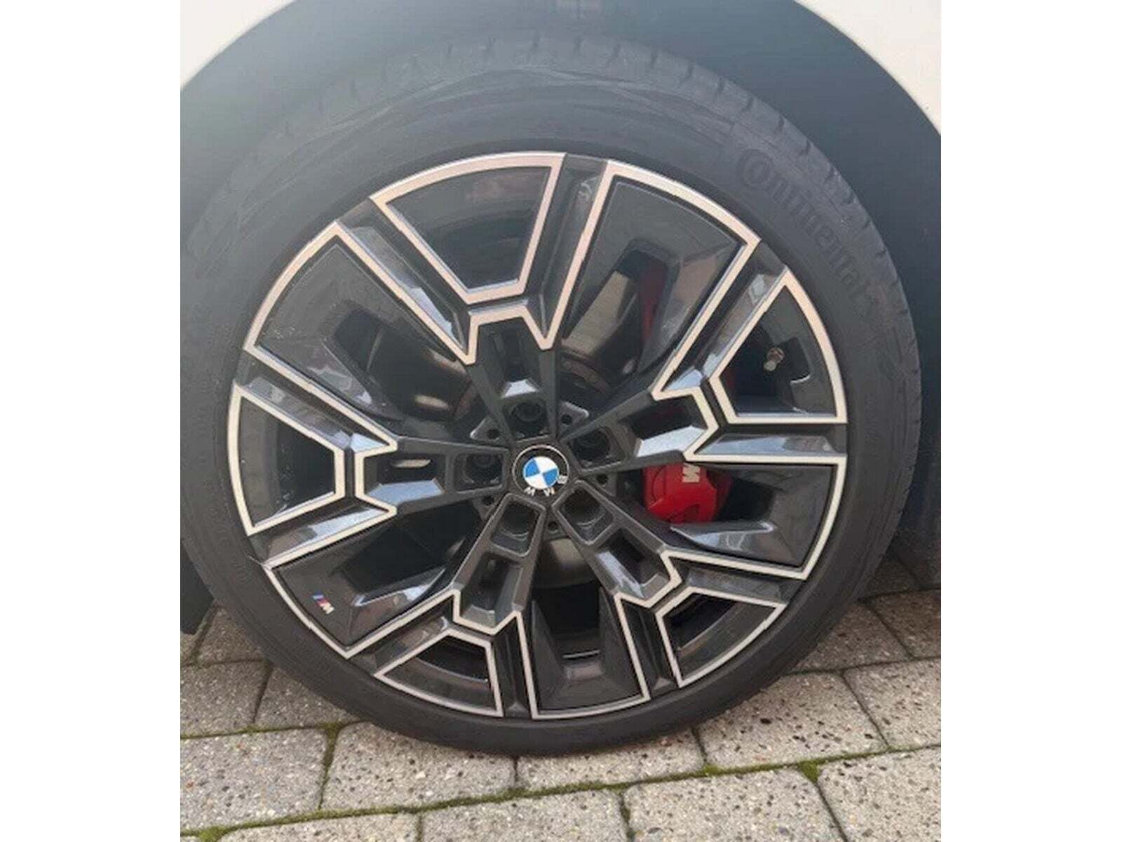 Hvid BMW i5 fra 2025