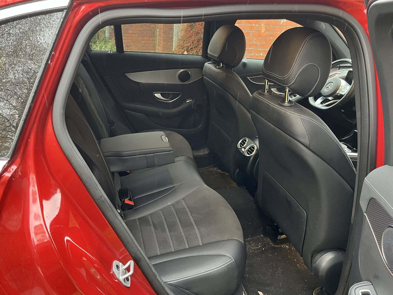 Rød Mercedes EQC400 fra 2022